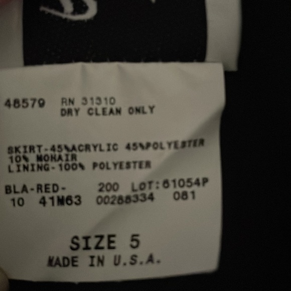 Byer California Brand.  Size 5.  Plaid pattern. Maroon, black, gray - Picture 11 of 11